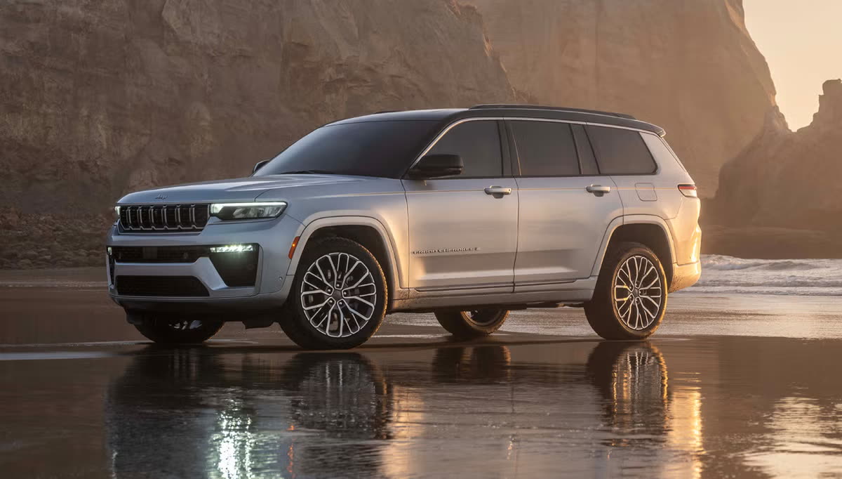Jeep Grand Cherokee SUV sourced by Hollywood Motors